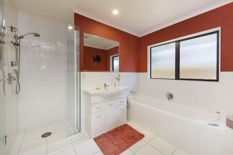 Photo of property in 5 Pastoral Lane, Hokowhitu, Palmerston North, 4410