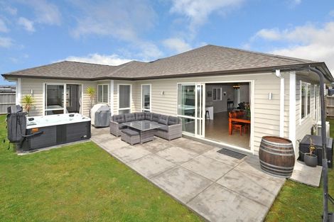 Photo of property in 11 Paso Fino Crescent, Karaka, Papakura, 2113