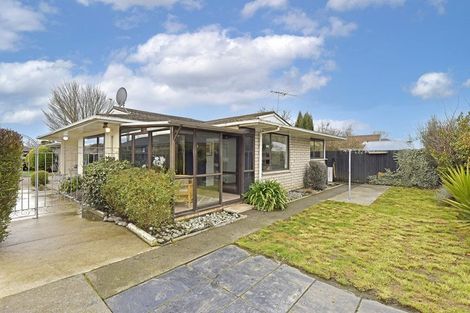 Photo of property in 2/23 Broadfell Avenue, Avonhead, Christchurch, 8042