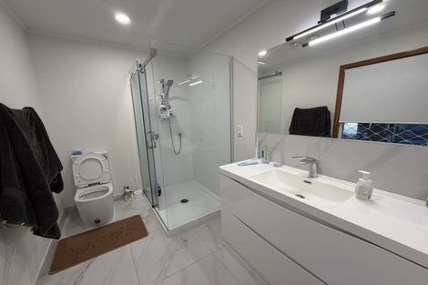 Photo of property in 12 Verena Place, Green Bay, Auckland, 0604