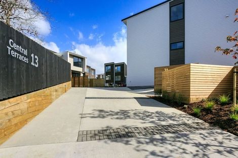 Photo of property in 5/15 Chivalry Road, Glenfield, Auckland, 0629