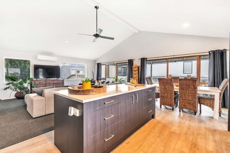 Photo of property in 910b Papamoa Beach Road, Papamoa Beach, Papamoa, 3118