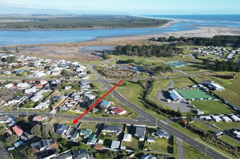 Photo of property in 53 Pratt Avenue, Foxton Beach, Foxton, 4815