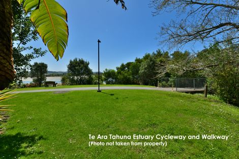 Photo of property in 15 Maori Hut Road, Red Beach, 0932