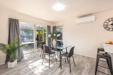 Photo of property in 2/116 Yaldhurst Road, Sockburn, Christchurch, 8042