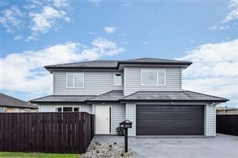 Photo of property in 242 Mark Avenue, Grenada Village, Wellington, 6037