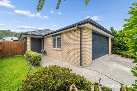 Photo of property in 98 Farmer Crescent, Taita, Lower Hutt, 5011