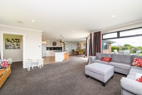 Photo of property in 31 Briarwood Road, Kelvin Grove, Palmerston North, 4470