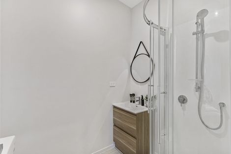 Photo of property in 14e Ropata Avenue, Point England, Auckland, 1072