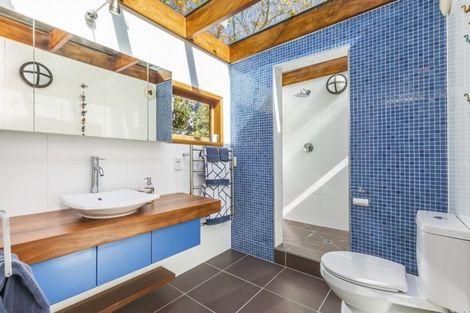 Photo of property in 22 Tai Paku Paku Road, Karaka Bays, Wellington, 6022