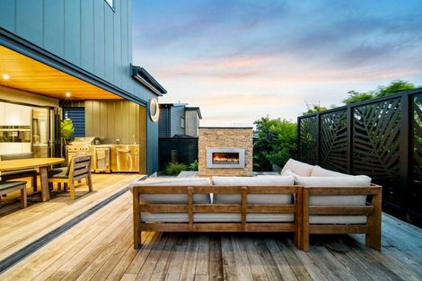 Photo of property in 2 Hanikura Street, Long Bay, Auckland, 0630