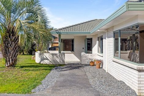 Photo of property in 53 Kath Hopper Drive, Orewa, 0931
