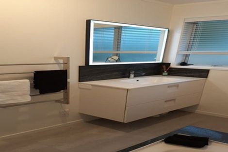 Photo of property in 662 Beach Road, Browns Bay, Auckland, 0630