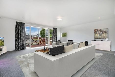 Photo of property in 4 Pukeroa Place, Papakura, 2110