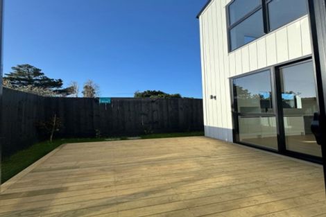 Photo of property in 707 Massey Road, Mangere, Auckland, 2022
