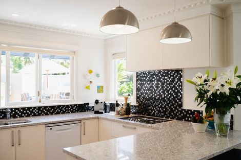 Photo of property in 10 Cliffs Road, Saint Clair, Dunedin, 9012