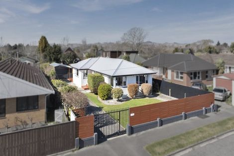 Photo of property in 136 Avonhead Road, Avonhead, Christchurch, 8042