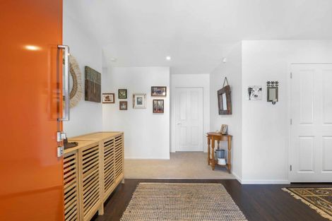Photo of property in 424 Tararua Road, Levin, 5571