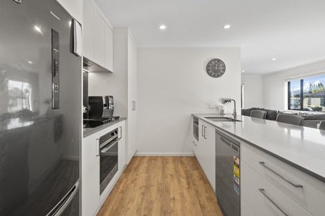 Photo of property in 16 Austin Reid Avenue, Carterton, 5713