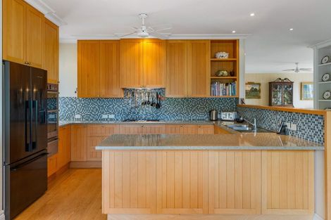 Photo of property in 38 Kaipara View Road, Helensville, 0875