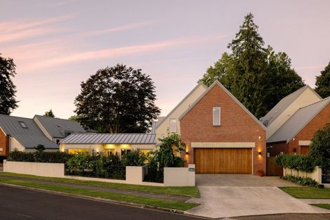 Photo of property in 3 Le Quesnoy Place, Cambridge, 3434