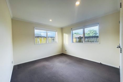 Photo of property in 74 Redcastle Drive, East Tamaki, Auckland, 2013