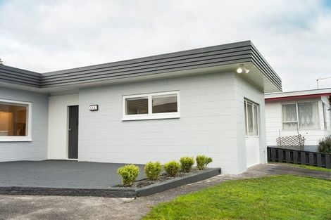 Photo of property in 17 Fernleigh Avenue, Waiuku, 2123