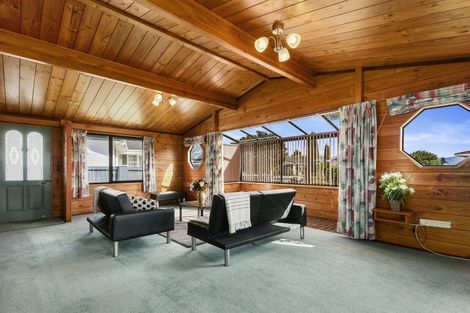 Photo of property in 8 Roband Crescent, Brown Owl, Upper Hutt, 5018