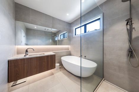 Photo of property in 56 Covil Avenue, Te Atatu South, Auckland, 0610