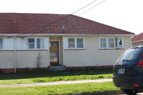 Photo of property in 14 Goldsmith Crescent, Levin, 5510