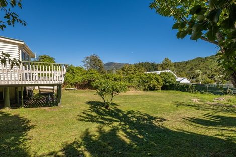 Photo of property in 139 Waikawa Road, Picton, 7220