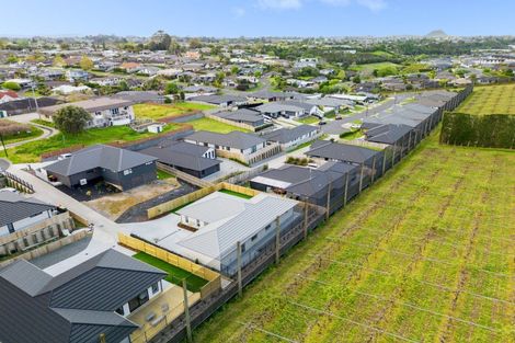 Photo of property in 18 Sam Heywood Place, Pyes Pa, Tauranga, 3112