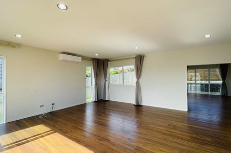 Photo of property in 4a Marina View Drive, West Harbour, Auckland, 0618
