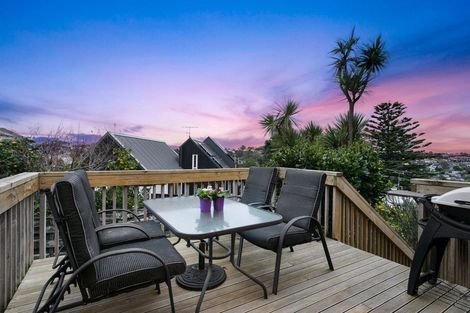 Photo of property in 2/37 Shanaway Rise, Hillcrest, Auckland, 0627