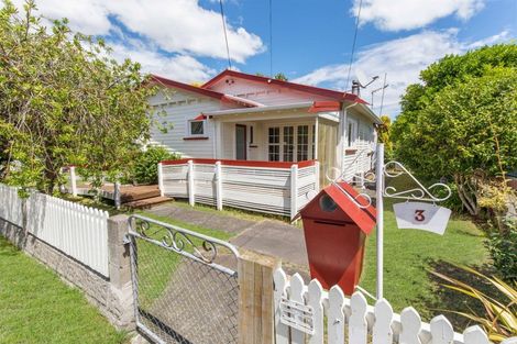 Photo of property in 3 Carlton Avenue, Gonville, Whanganui, 4501