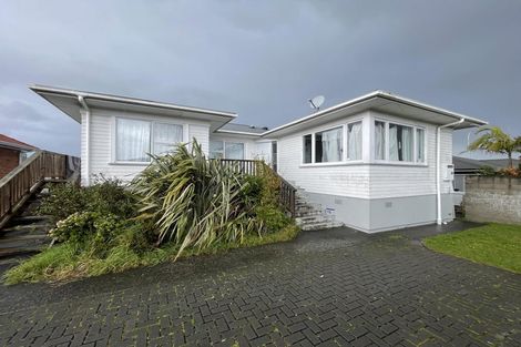 Photo of property in 1/4313 Great North Road, Glendene, Auckland, 0602