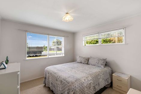 Photo of property in 32 Kirby Street, Glendene, Auckland, 0602