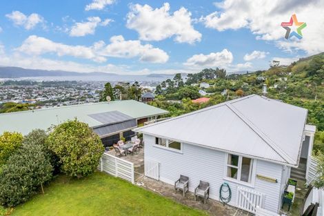 Photo of property in 35 Normandale Road, Normandale, Lower Hutt, 5010