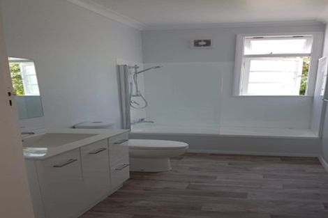 Photo of property in 24 Rewa Street, Takaro, Palmerston North, 4412