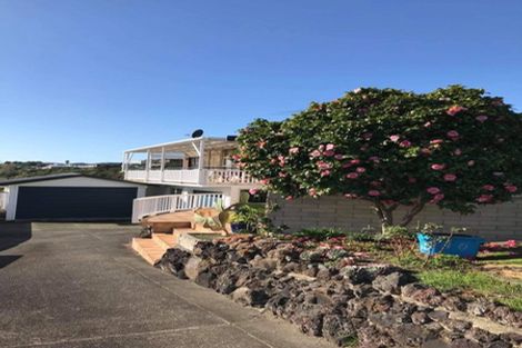 Photo of property in 10 Delshaw Avenue, Stanmore Bay, Whangaparaoa, 0932