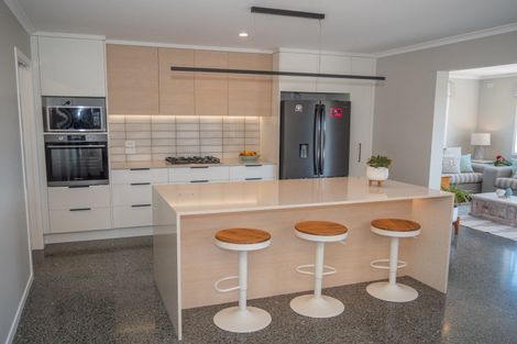 Photo of property in 116 Stratford Drive, Cable Bay, 0420