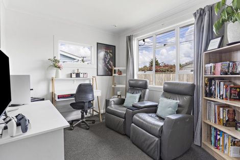 Photo of property in 222 High Street North, Carterton, 5713