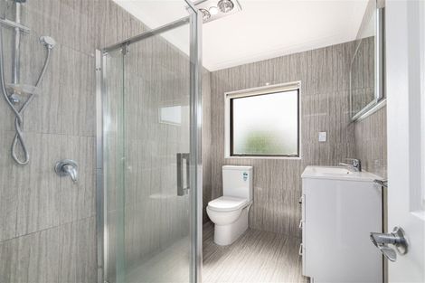 Photo of property in 76 San Valentino Drive, Henderson, Auckland, 0612