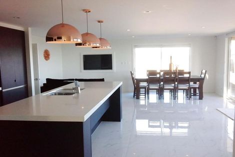 Photo of property in 4 Vardon Way, Waiwhakaiho, New Plymouth, 4312