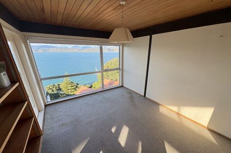Photo of property in 28 Napier Street, Karaka Bays, Wellington, 6022