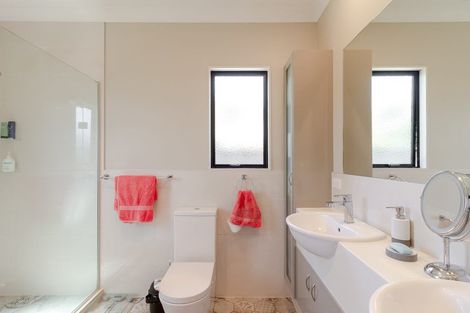 Photo of property in 11 Rutland Place, Taradale, Napier, 4112