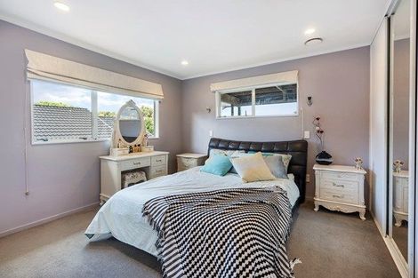 Photo of property in 1/16 Valecrest Place, Bayview, Auckland, 0629