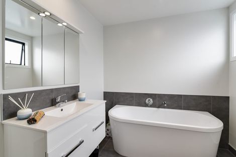 Photo of property in 10 Lorne Street, Lake Hayes, Queenstown, 9304