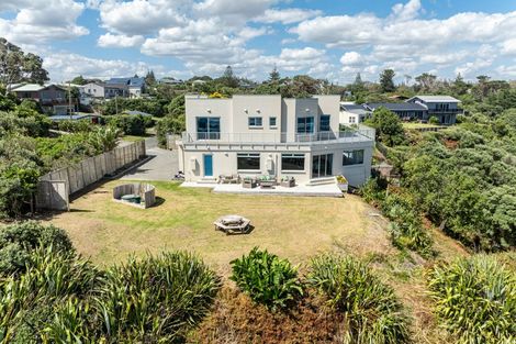 Photo of property in 20 Coates Avenue, Baylys Beach, Dargaville, 0377