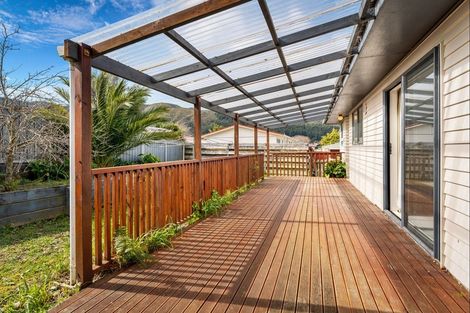 Photo of property in 4 Newburn Grove, Wainuiomata, Lower Hutt, 5014